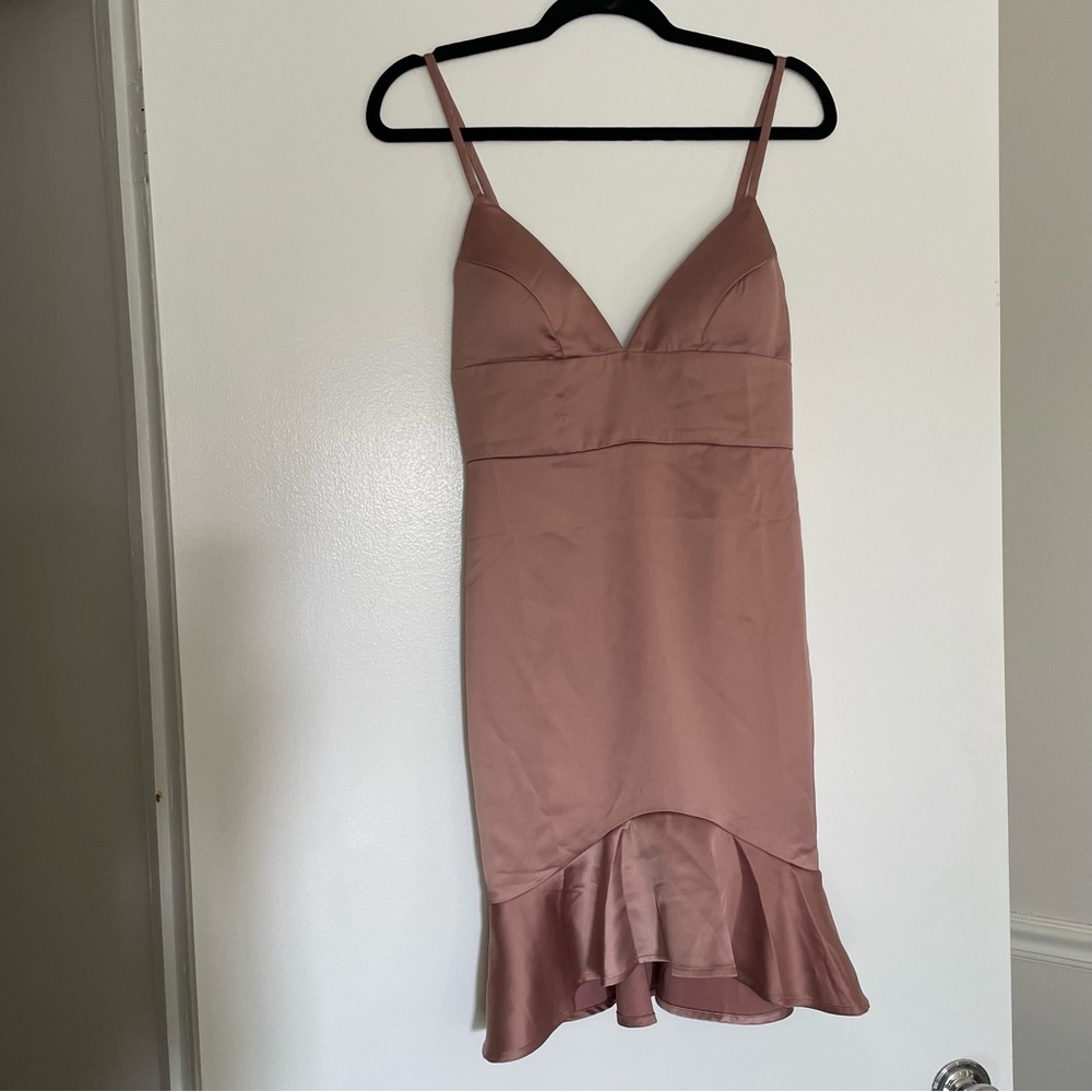 Whyte Valentyne Fitted Dress with Ruffle hem